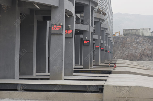 �ذ��o��ֵ��ϵ�y