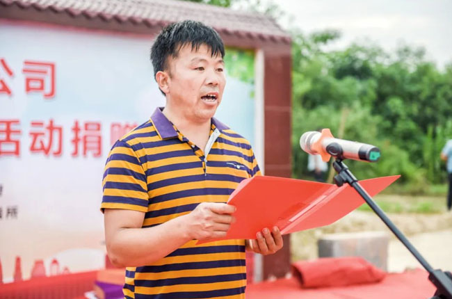 受助學生和家長代表表示感謝