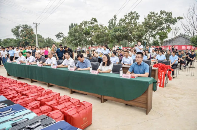 愛心助學捐贈儀式現場