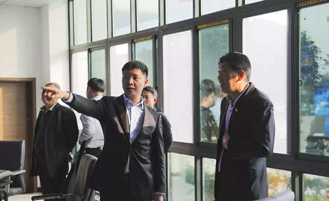 ���������L��B���ܵVɽ����ϵ�y