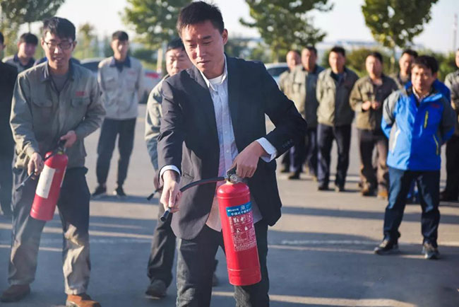 ���u���������b�����޹�˾�M�����������ݾ�