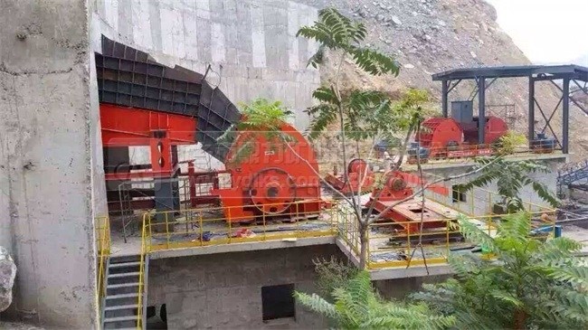 �������a���F��