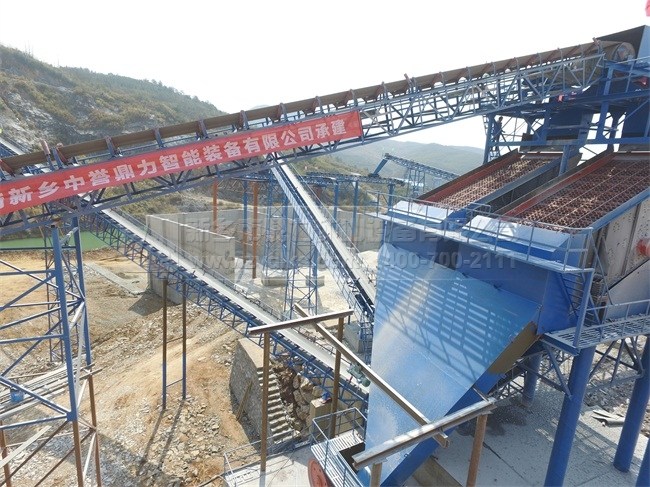 鼎力生產線現場