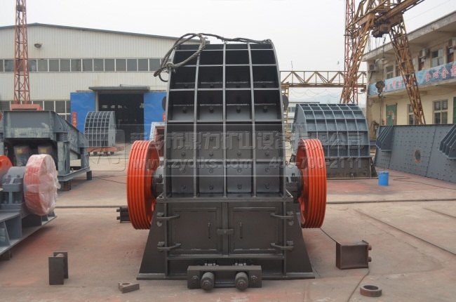 錘式制砂機出料口