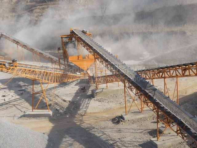 青石生產(chǎn)線生產(chǎn)現(xiàn)場(chǎng)