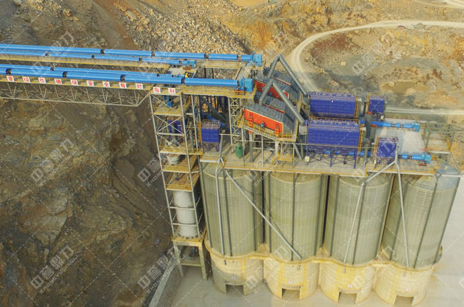 春江水泥時(shí)產(chǎn)1500噸骨料生產(chǎn)線料倉 春江水泥時(shí)產(chǎn)1500噸骨料生產(chǎn)線料倉