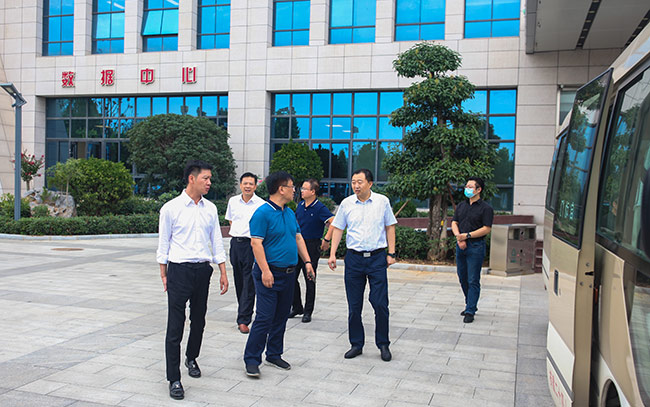 �����и��ؕ��L(zh��ng)��־��(qi��ng)һ���W�R���u(y��)���������{(di��o)��